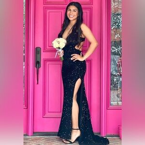 LIKE NEW SIZE 4 Mermaid Prom Dress Sequin Black Slit Spaghetti Straps V-Neck